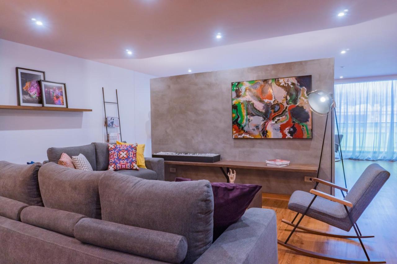 פאסטו Hotel V1501 מראה חיצוני תמונה A living room with a concrete wall