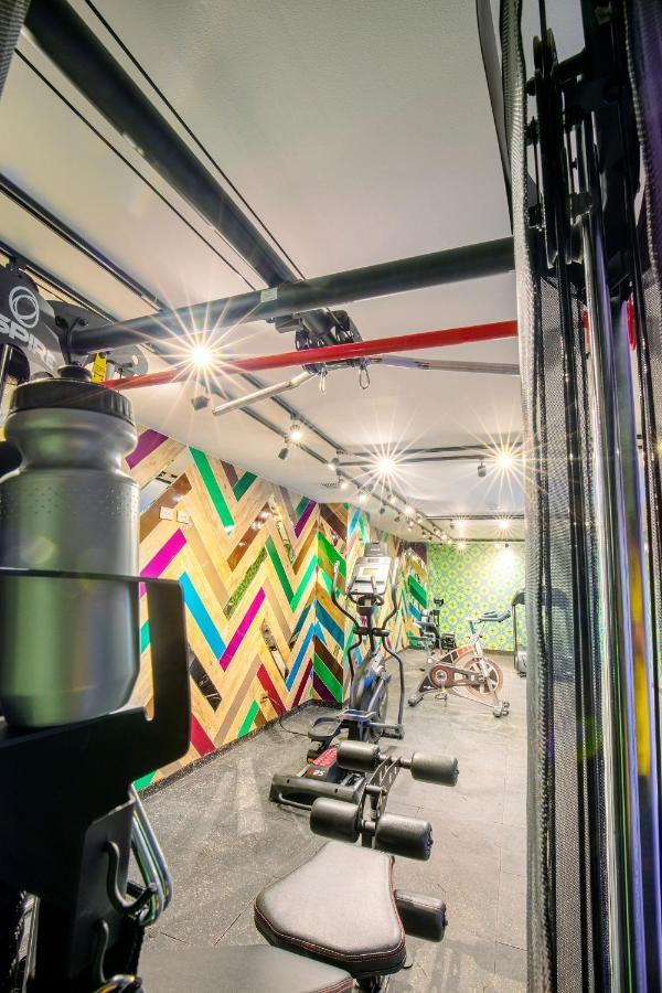 פאסטו Hotel V1501 מראה חיצוני תמונה The interior of a Virgin Active gym